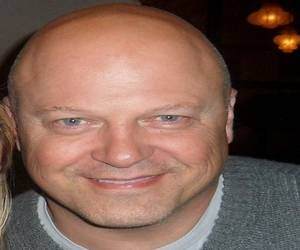 Michael Chiklis smiling