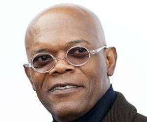 Samuel L Jackson wearing round spectacles